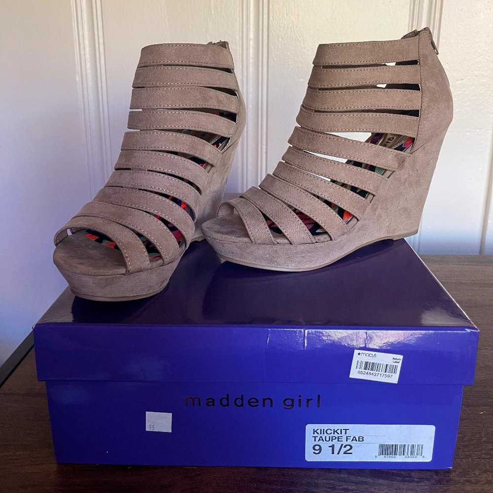NEW!!! Madden Girl Wedges, size 9.5